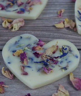 Wax Air Freshener With Dried Flowers
